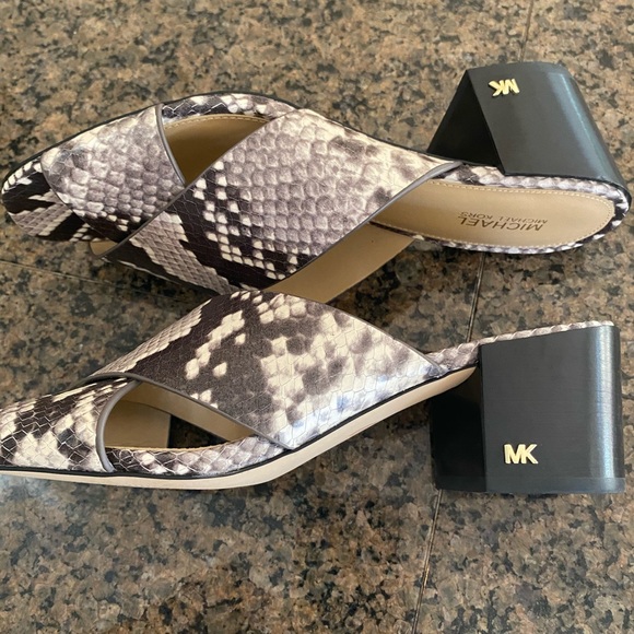Michael Kors size 6.5 slide sandals - Picture 2 of 7